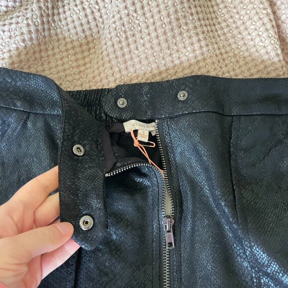 NWT Skies are Blue LA Black Snake Print Zip-up Miniskirt Size S - Picture 4 of 12